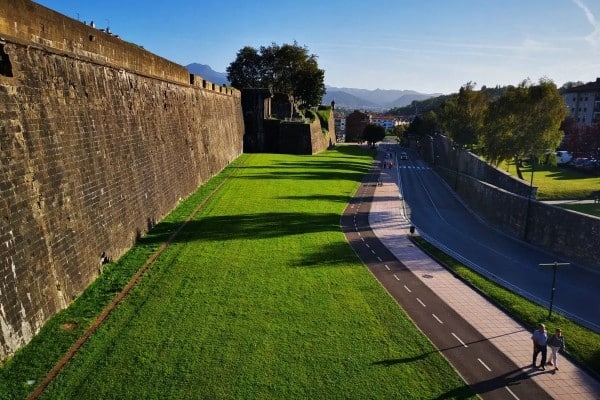 muralla de fuenterrabía hondarribia